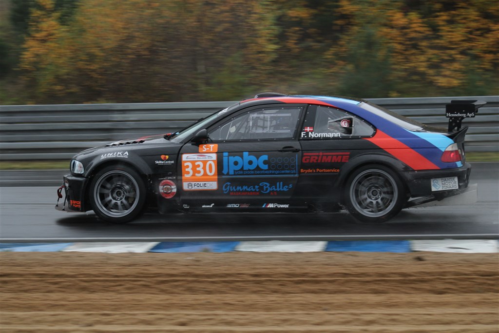 Sidste års Super Touring mester Frederik Normann, var tilbage i feltet, og viste at han bestemt ikke havde mistet noget af farten.
(Foto: JJ Media)